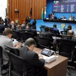 Policial da reserva ataca vizinho com facão e mobiliza PMs em Campo Grande