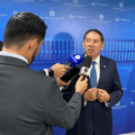 Tentativa de ultrapassagem acaba em acidente com duas carretas na MS-276