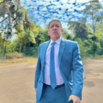 Homem é preso por filmar usuários de banheiro masculino em supermercado atacadista