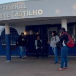 Morador é chamado no portão e esfaqueado no pescoço em Campo Grande  