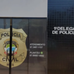 Batida entre três veículos deixa motorista presa às ferragens na Avenida Manoel da Costa Lima